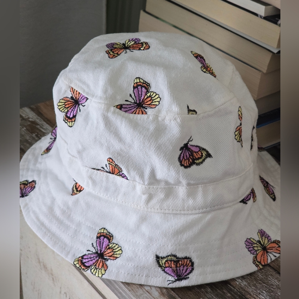 American Eagle Outfitters Cream Hat with Butterfly Design - Picture 2 of 4